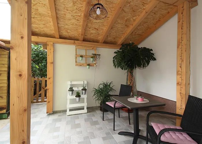 Viola Apartment *