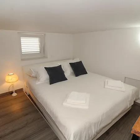 Viola Apartment *